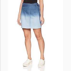 En Creme Casual Mini Apron Skirt